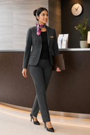 Uniforme empresarial con pashmina